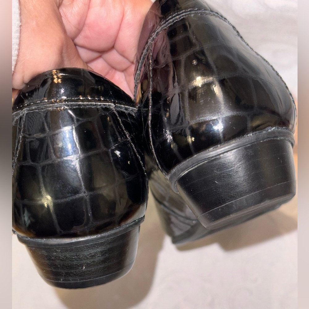 Clarks Everyday Croc Embossed
Patent Leather Loafers, NEW, Size 7.5 - Picture 8 of 16